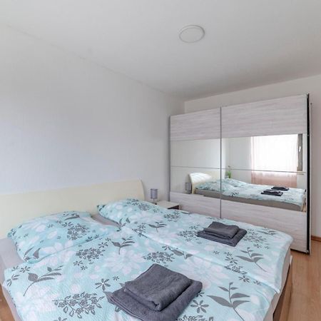 Schoene, Moeblierte Wohnung Mit Balkon Und Tiefgarage Dusseldorf Luaran gambar