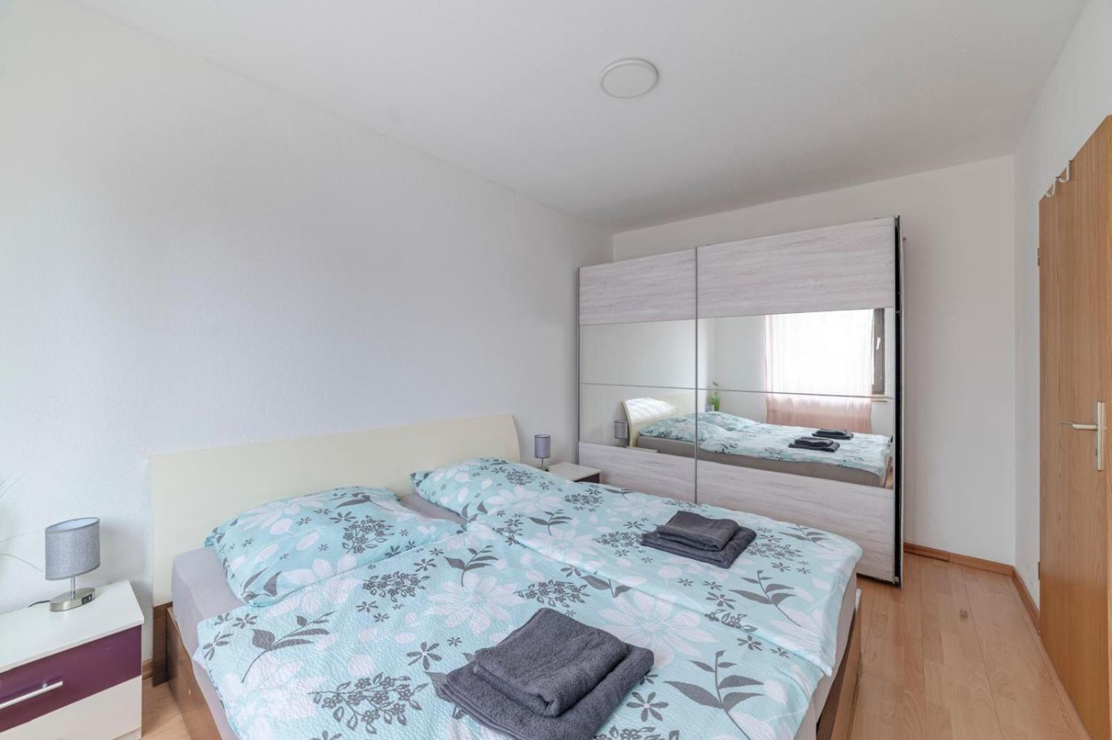 Schoene, Moeblierte Wohnung Mit Balkon Und Tiefgarage Dusseldorf Luaran gambar
