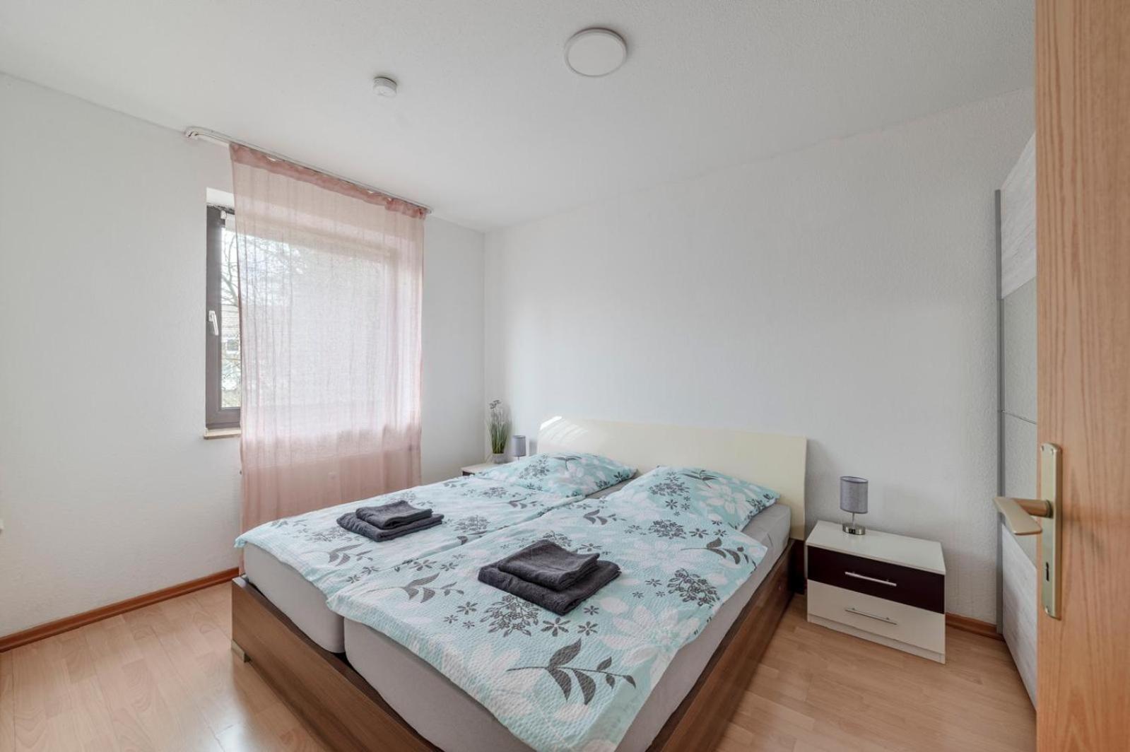 Schoene, Moeblierte Wohnung Mit Balkon Und Tiefgarage Dusseldorf Luaran gambar