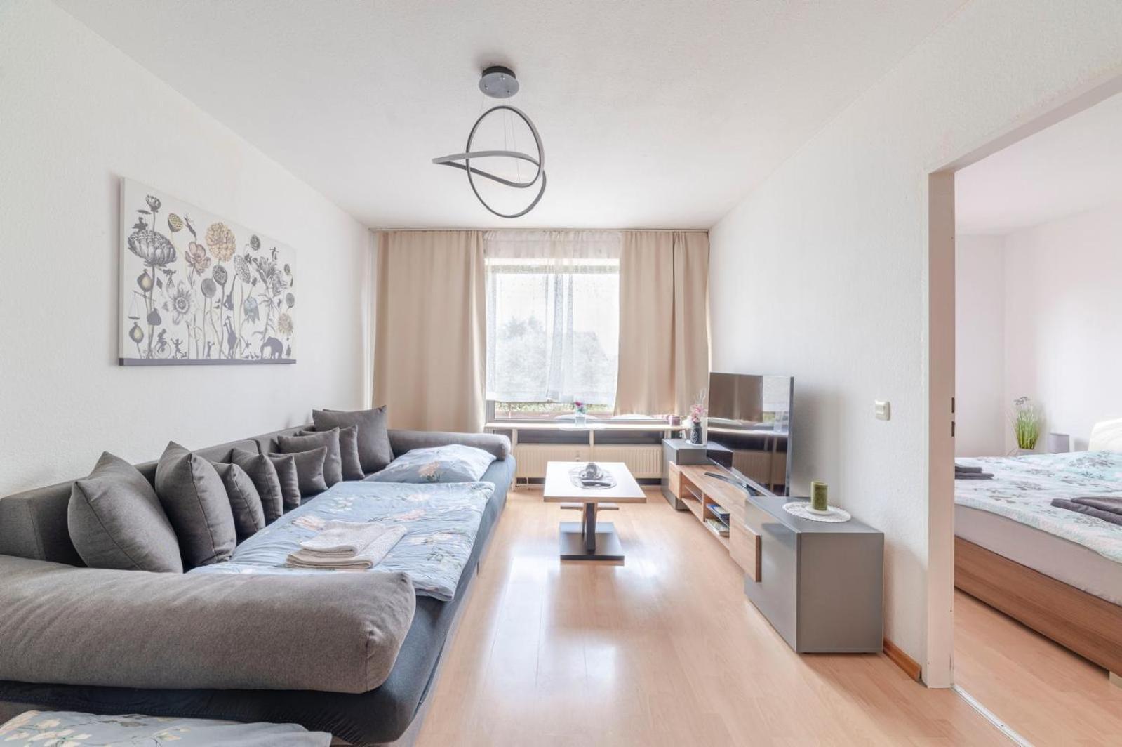 Schoene, Moeblierte Wohnung Mit Balkon Und Tiefgarage Dusseldorf Luaran gambar