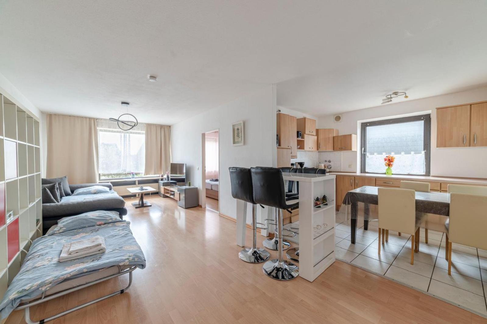 Schoene, Moeblierte Wohnung Mit Balkon Und Tiefgarage Dusseldorf Luaran gambar